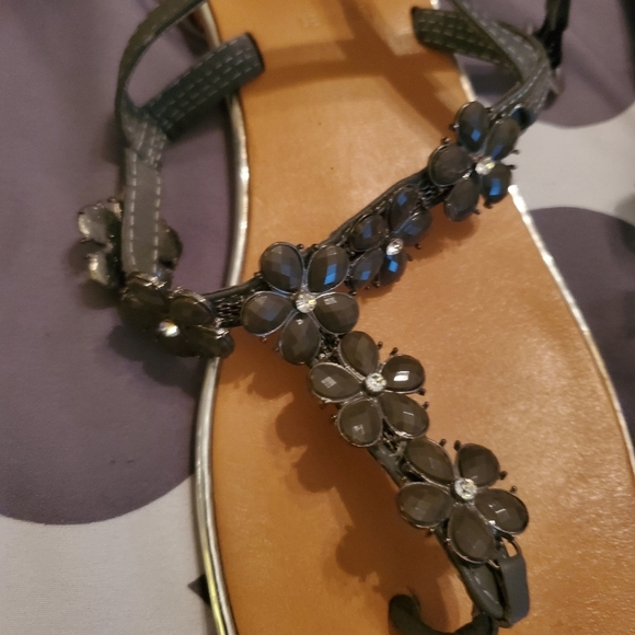Reg $150 Gioseppo Beaded sandals size 41 (9.5) - Picture 7 of 9